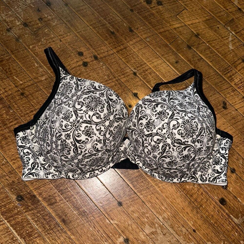 Cacique black & white lightly lined 44DDD floral bra
